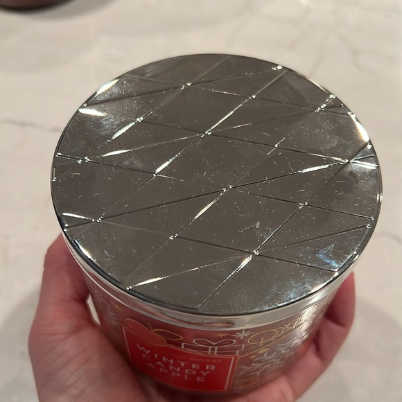 Bath & Body Works Candle - Picture 2 of 4